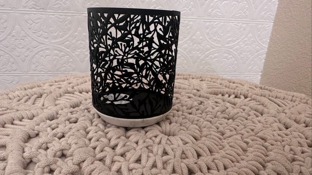 Bath and Body Works One Wick Candle Holder Black and White